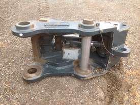 30 tonn Hydraulic Quick Hitch  - picture1' - Click to enlarge