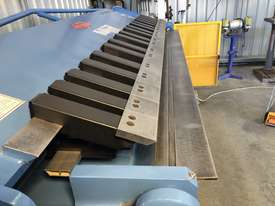 Folder. Full Hydraulic. 2500mm x 4mm with Quick Set Angle Fold Setting - picture2' - Click to enlarge