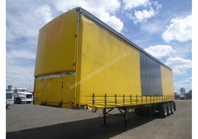 caption Freighter Semi Curtainsider Trailer