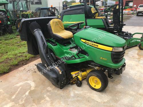 #504475 - John Deere X320 Ride-on Mower