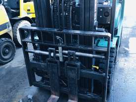 YALE 2.5t counterbalanced container access forklift - picture0' - Click to enlarge