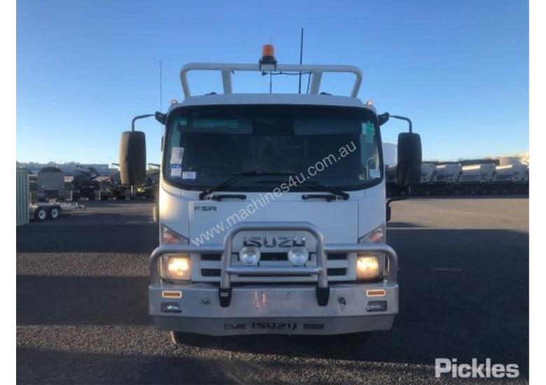 caption 2010 Isuzu FSR850