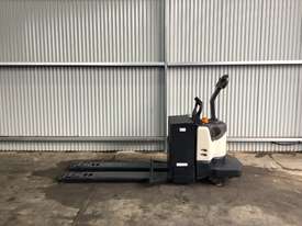 Electric Forklift Rider Pallet PE Series 2005  - picture0' - Click to enlarge