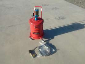 Ashita 13QC01 Grease Pump - picture0' - Click to enlarge