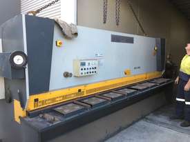 MACHTECH Hydraulic Guillotine - picture0' - Click to enlarge