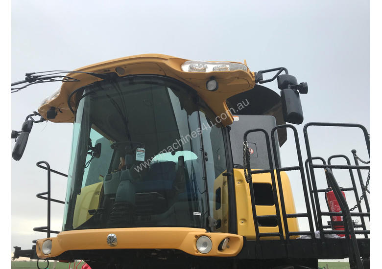 caption New Holland Header(Combine) Harvester/Header