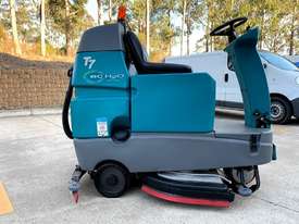 RIDE ON FLOOR SCRUBBER-TENNANT T7 - picture0' - Click to enlarge
