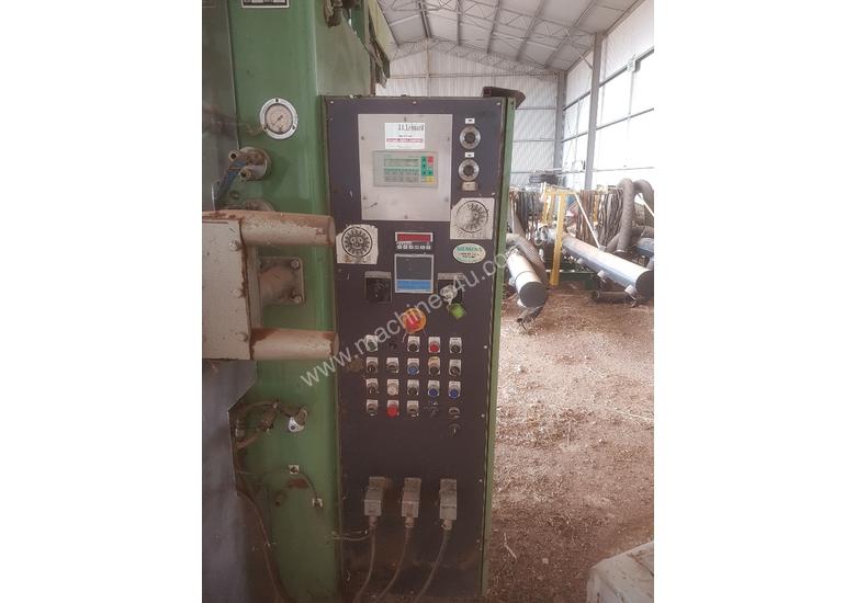 caption AUTOMATIC BAGGING MACHINE Form fill Seal