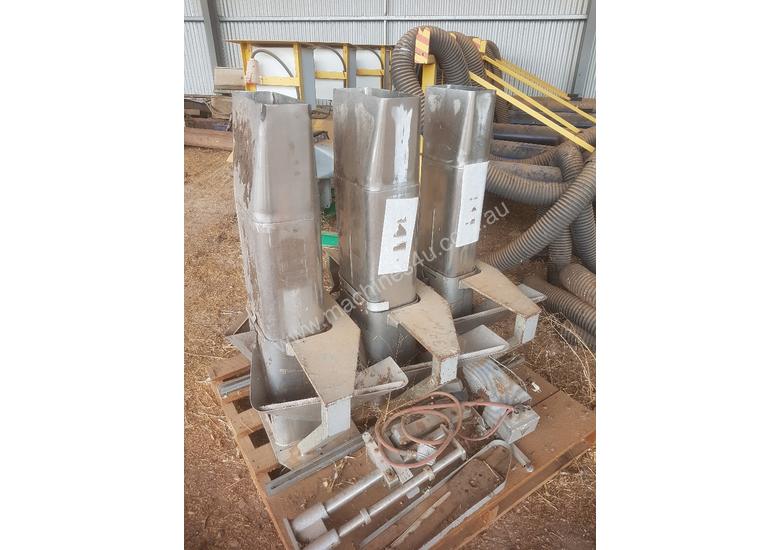caption AUTOMATIC BAGGING MACHINE Form fill Seal