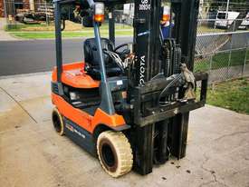 Toyota Forklift  - picture2' - Click to enlarge