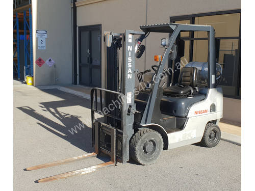 Nissan 1500kg LPG Forklift with 3000mm Two Stage Mast
