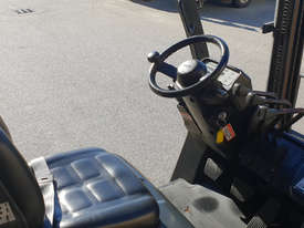 Nissan 1500kg LPG Forklift with 3000mm Two Stage Mast - picture1' - Click to enlarge