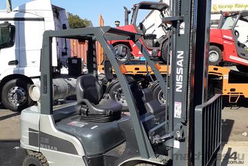ACTIVE FORKLIFTS - NISSAN 2010 MODEL FORKLIFT 5000MM LIFT SOLID TYRES SIDE SHIFT GREAT VALVE DO NOT