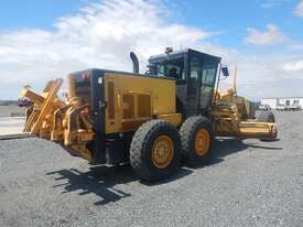 Komatsu GD655-3 Motor Grader - picture1' - Click to enlarge