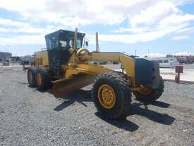 Komatsu GD655-3 Motor Grader - picture2' - Click to enlarge