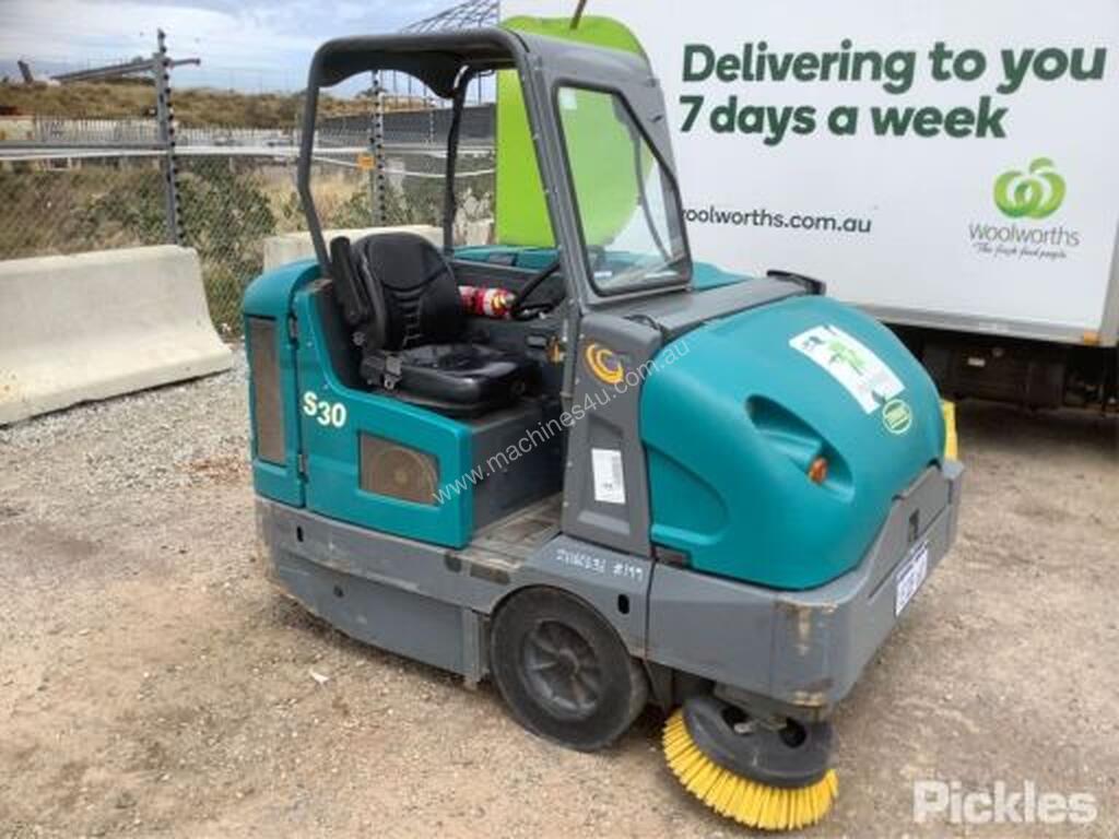 Buy Used tennant S30 Ride On Sweeper Scrubber in , Listed on Machines4u