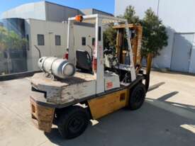 Forklift nissan 3T - picture0' - Click to enlarge