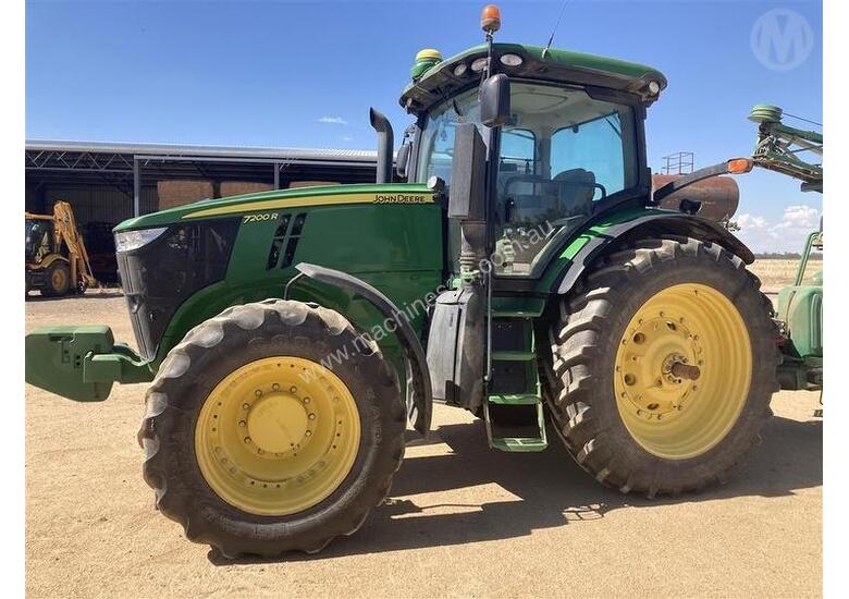caption John Deere 7200r