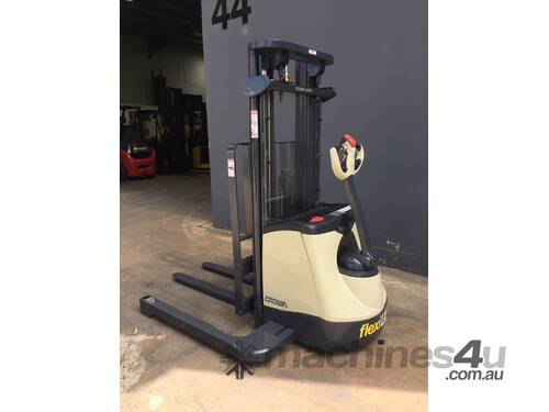 Crown SX3000 Low Mast 3 Stage Walkie Stacker- Refurbished 