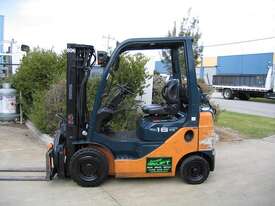 ** RENT NOW **   TOYOTA 1.8t Container mast with Rotator - Hire - picture0' - Click to enlarge