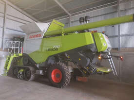 Claas Lexion 770TT Header(Combine) Harvester/Header - picture0' - Click to enlarge