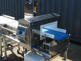 Stainless Conveyor Metal Detector Checkweigher with Rejector - Qualitec QTC-WM - picture0' - Click to enlarge