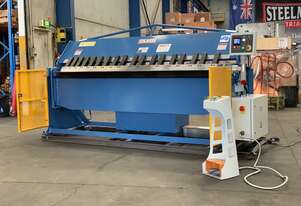 Industrial Built Heavy Duty 2500mm x 4mm Hydraulic Panbrake with Digital Angle Setting.