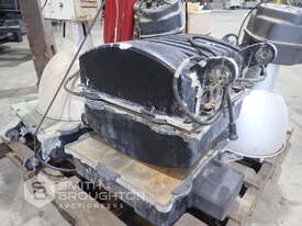 PALLET COMPRISING HI BAY LIGHTS & DUST EXTRACTOR - picture2' - Click to enlarge