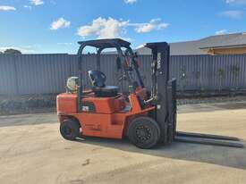 Forklift 2.5T Nissan  - picture0' - Click to enlarge