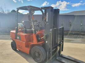 Forklift 2.5T Nissan  - picture1' - Click to enlarge