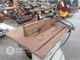 3 PHASE WOOD BENCH SAW - picture2' - Click to enlarge