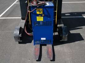 2.0T Battery Electric Reach Sit Down Truck - picture2' - Click to enlarge