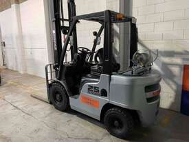 Nissan 2.5 ton LPG Forklift - picture0' - Click to enlarge