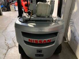 Nissan 2.5 ton LPG Forklift - picture1' - Click to enlarge