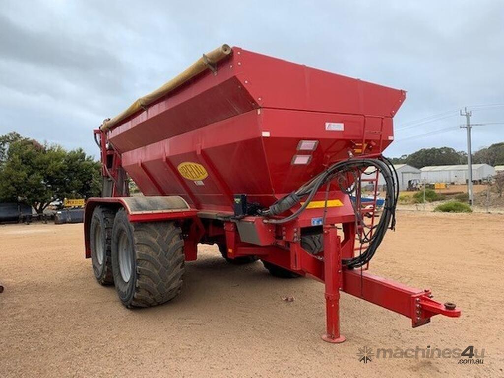 Used 2016 Bredal 2016 Bredal K135 Fert Spreaders Farm Spreaders in