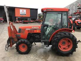 Kubota M8200 Narrow Cab Tractor  - picture1' - Click to enlarge