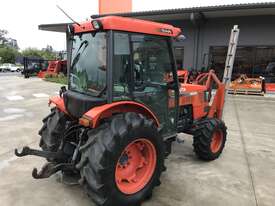 Kubota M8200 Narrow Cab Tractor  - picture2' - Click to enlarge