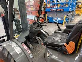 Ausa 2.5T 4x4 diesel forklift - picture1' - Click to enlarge