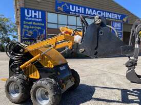 UHI U30 MINI LOADER 400KG Loading Capacity 21HP Honda Engine with 4in1 bucket - picture0' - Click to enlarge