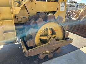 1980 Caterpillar 815 Compactor  - picture2' - Click to enlarge