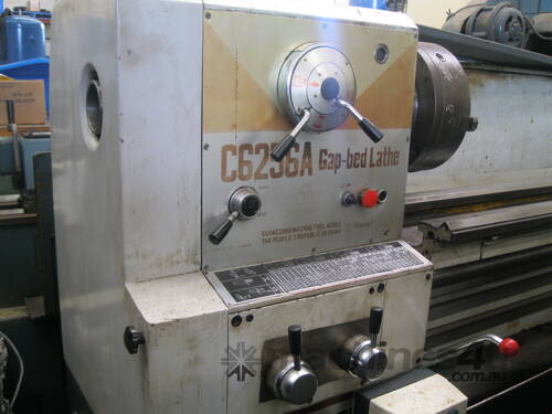 Guangzhou 2000mm x 560mm Geared Head Lathe