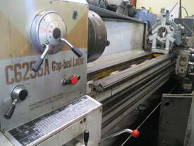 Guangzhou 2000mm x 560mm Geared Head Lathe - picture0' - Click to enlarge