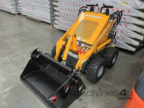 MELBOURNE MACHINERY HY380 MINI SKID STEER LOADER - Standard Bucket