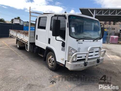 2011 Isuzu NPR 300