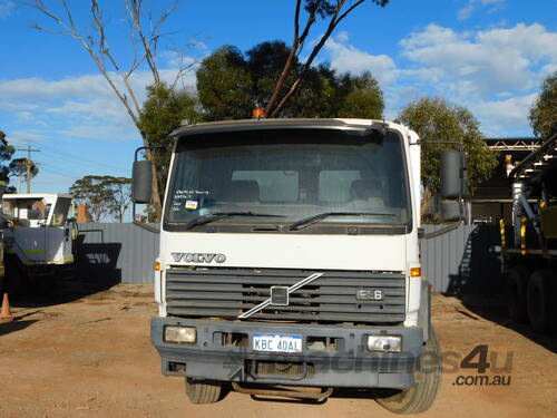 2000 VOLVO FL6 TRAY TOP