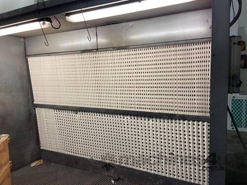 3 Phase open Spray Booth. 3000mm wide, 1000 deep and 2400mm high. In a good workable condition