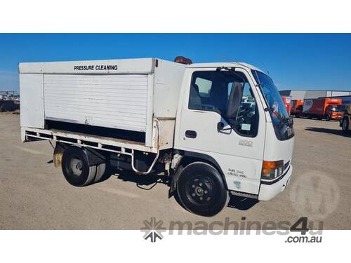 Isuzu NKR200 Short