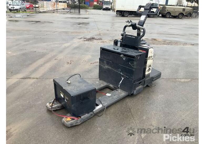 Used Crown Crown PE450060 Electric Pallet Jack Powered Pallet Trucks