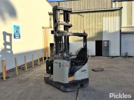 Crown High Reach Forklift - picture0' - Click to enlarge