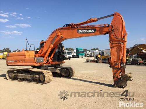 Doosan DX225 LC Excavator (Steel Tracked)